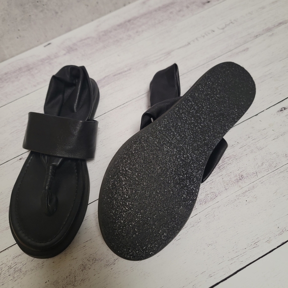 Black Thong Sandals with Textured Footbed - Picture 3 of 3